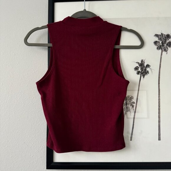 Tilly's | EUC Full Tilt Burgundy Mock Neck Sleeveless Crop Top Size Large - Picture 4 of 6